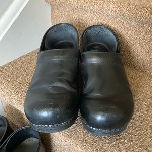 Dansko clogs. Black leather. 42/43